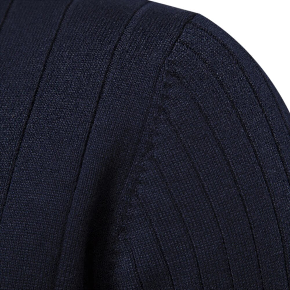 Daniel Weicher und warmer Rippenstrickpullover für kalte Wintertage