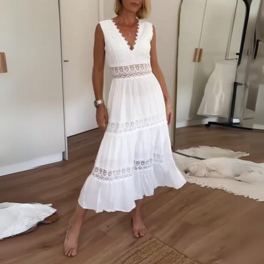 Cecelia | Kleid mit V-Ausschnitt und Spitzendetails