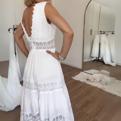 Cecelia | Kleid mit V-Ausschnitt und Spitzendetails