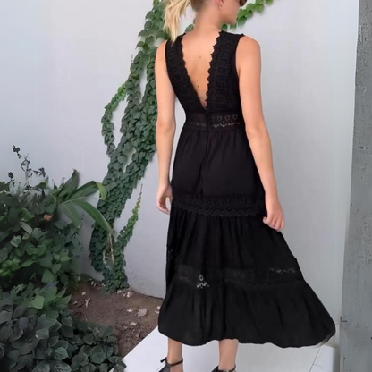 Cecelia | Kleid mit V-Ausschnitt und Spitzendetails