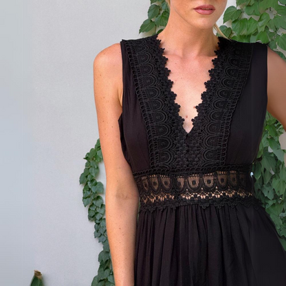 Cecelia | Kleid mit V-Ausschnitt und Spitzendetails