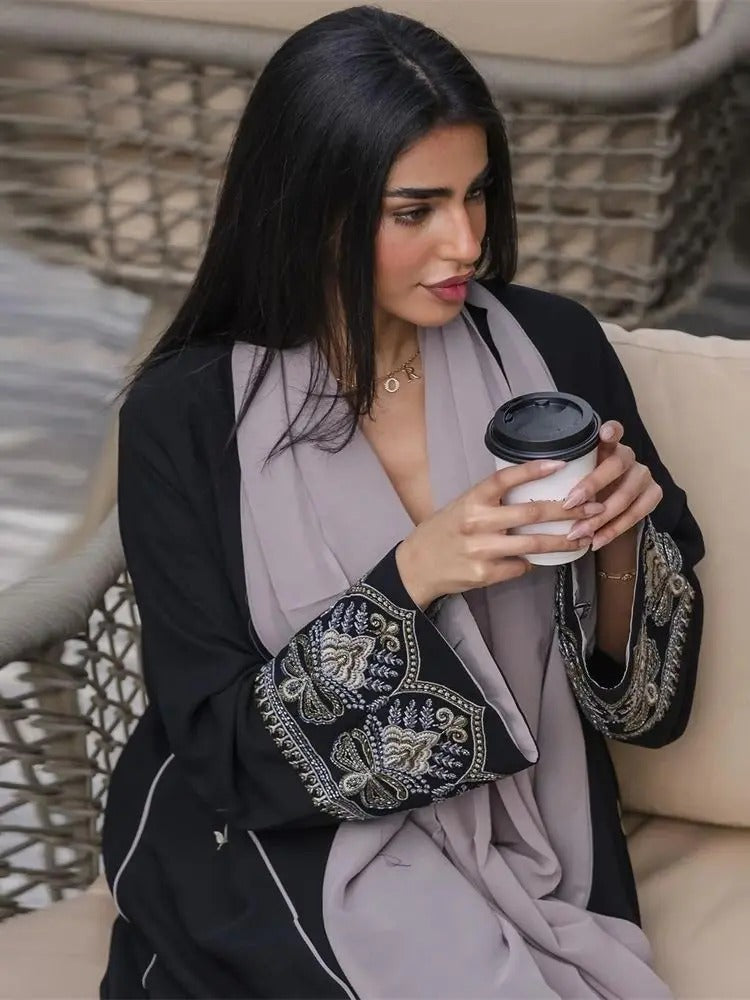 AZRA | Luftige Abaya mit elegantem Schnitt